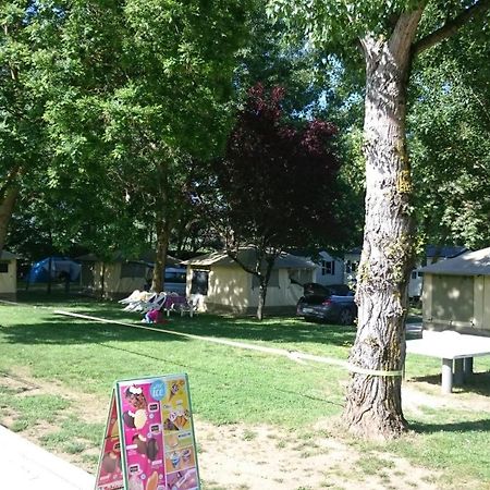Camping Larribal Millau Bagian luar foto